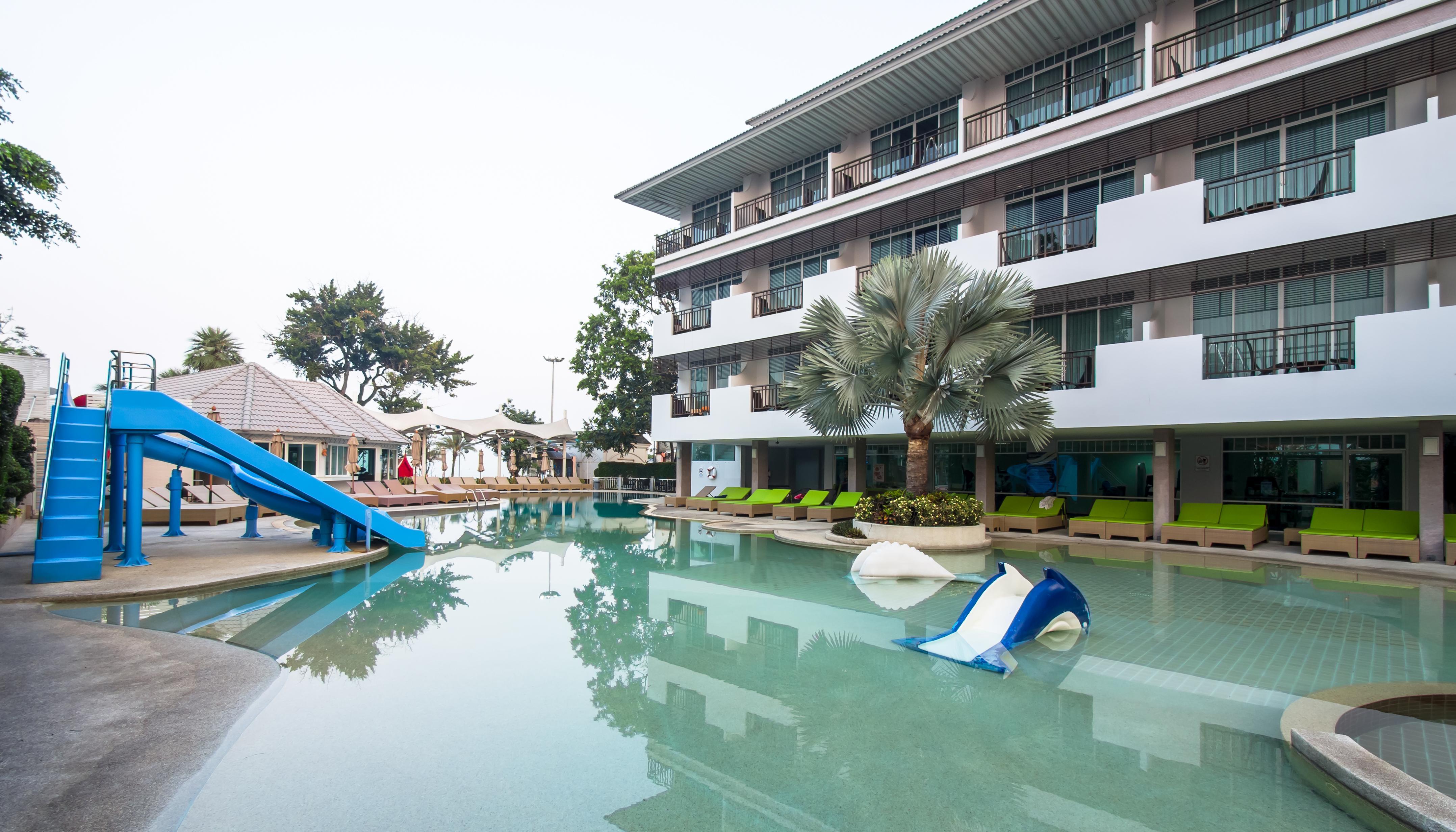 Pattaya Discovery Beach Hotel - Sha Extra Plus Exterior photo